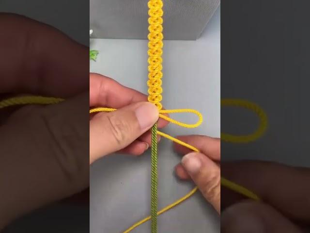 Instructions for tying a youthful and pretty yellow bracelet #diy #crafts #bracelet