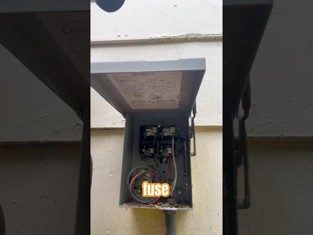 ️ This AC unit was hardwired without a fuse in the disconnect box.