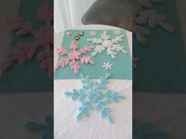 EASY DIY: How to make pipe cleaner snowflakes #diy #handmade #pipecleaners #snowflakes