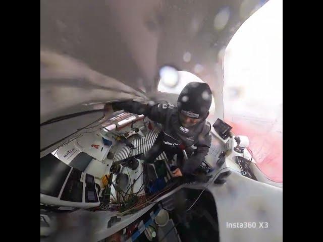 Apocalyptiques images vitesse Yannick Bestaven - Vendée Globe !Jamais vu des images comme ça en mer.