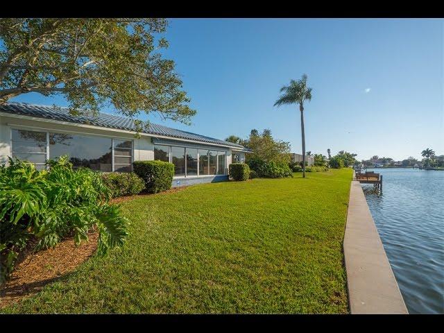 Sunny Waterfront Home in Longboat Key, Florida