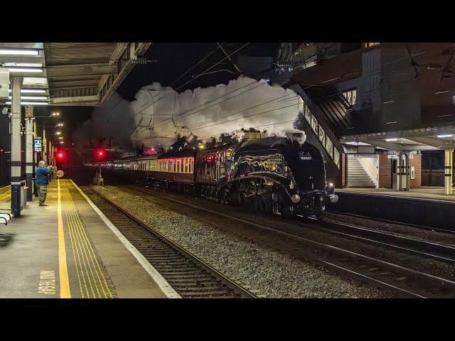 60007 Sir Nigel Gresley Speeds Through Doncaster at Night!