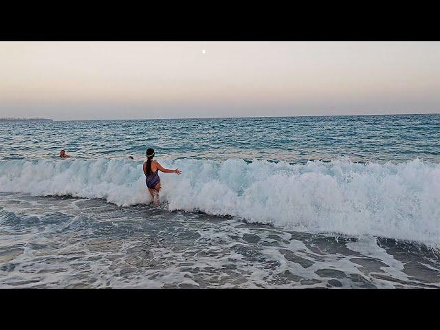 Бесстрашная сестра Аня. Море вечером