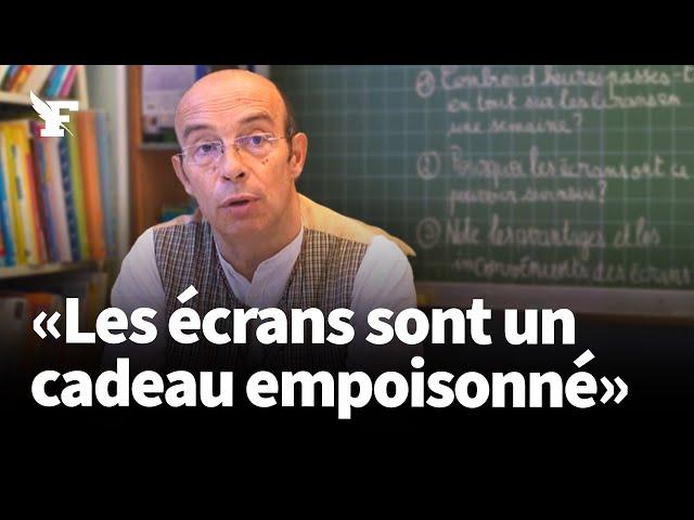 Addiction aux écrans : ce professeur tente de désintoxiquer ses élèves