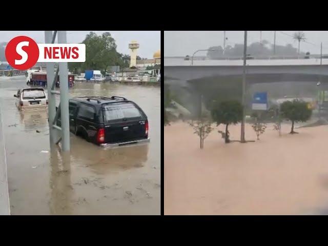 Downpour causes flash floods in parts of Klang Valley