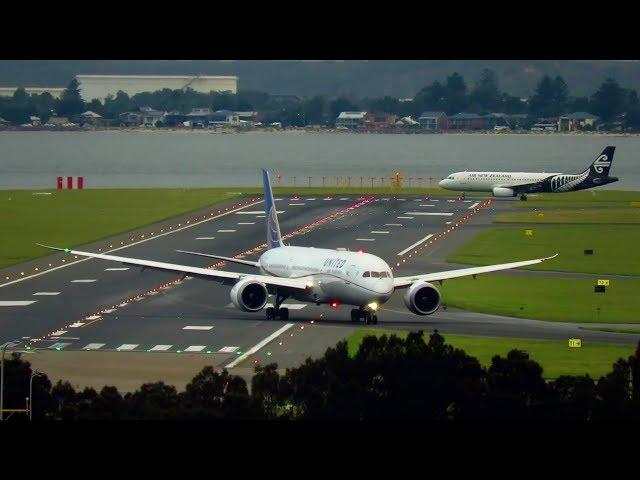 United Boeing 787-9 Dreamliner HEAD-ON VIEW Landing at Sydney Airport!