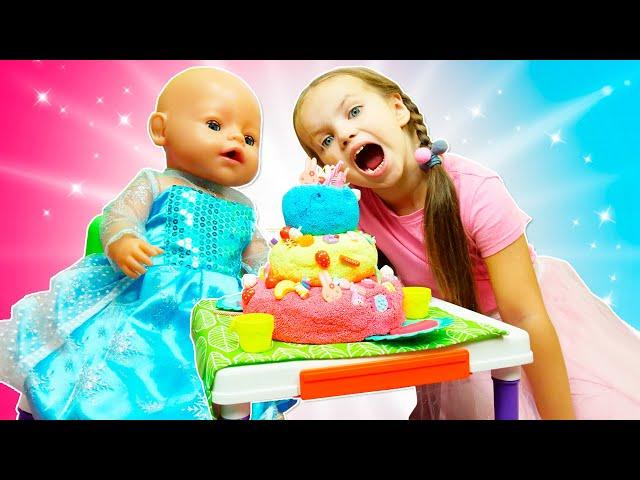 Baby Annabell doll has guests! Maya prepares Play-Doh food for friends.