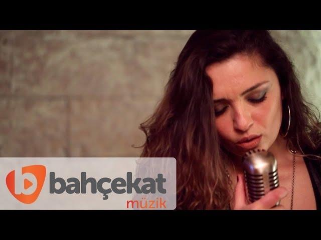Didem Ezgi Kurt - Öyle Böyle Değil