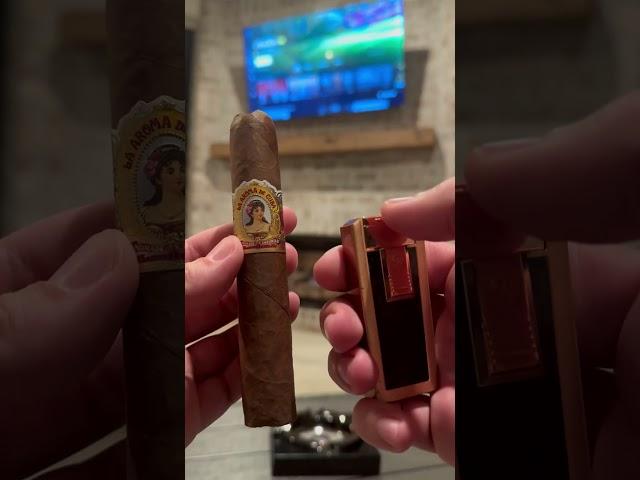  SMOKING AN AMAZING LA AROMA DE CUBA CIGAR ON A CHILLY NIGHT! ️ #cigar #asmr #cigarshow