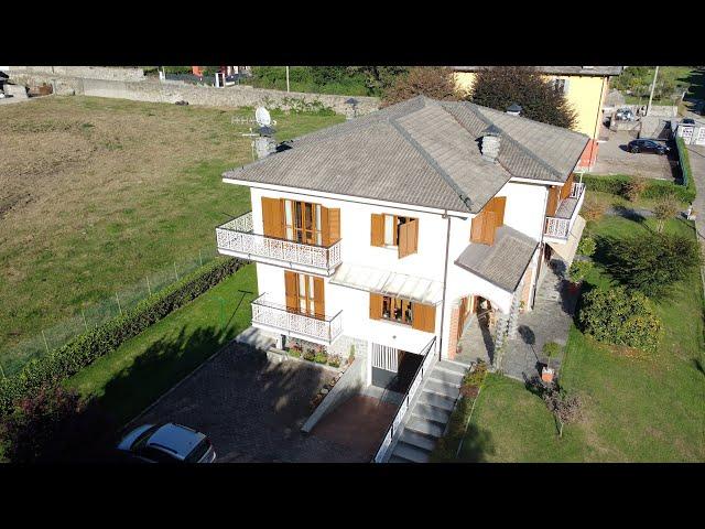 VILLA BIFAMILIARE con CURATO GIARDINO