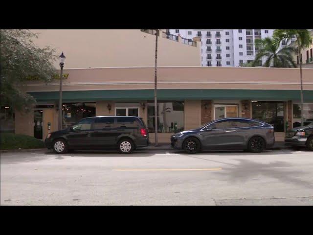 Coral Gables businesses burglarized by glass-breaking crook