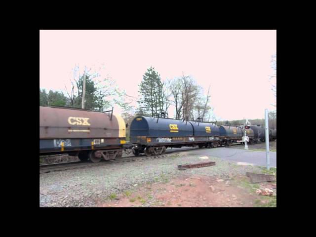 MEGA RARE! CSX Q418 has an EMD NW2 in Blauvelt on the River Line!