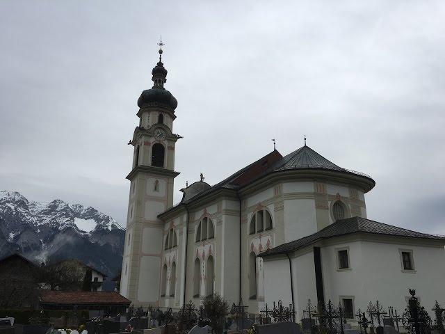 Götzens (A-IL) - Pfarr- und Wallfahrtskirche SS. Petrus und Paulus - Glocke 1 und Vollgeläute