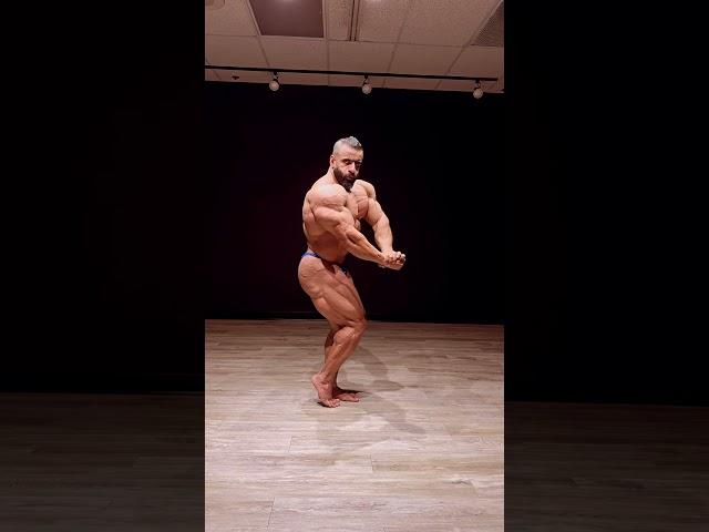 Hadi Choopan posted posing routine