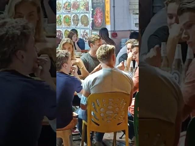 香港食肆好多外國遊客啦