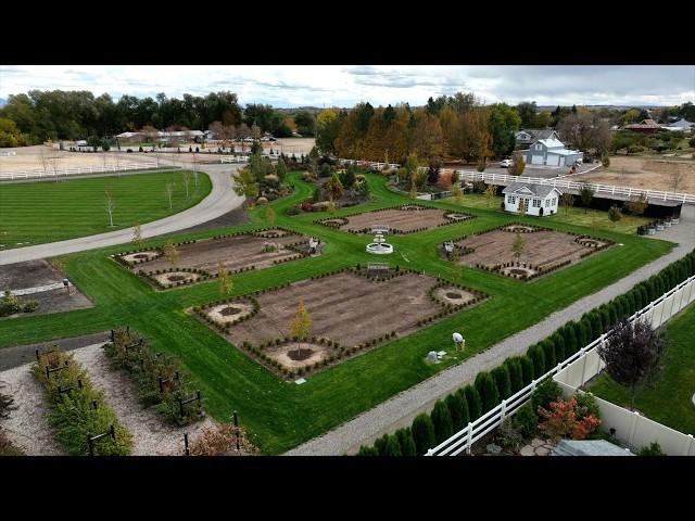 Planting 500 Boxwoods in the Formal Flower Garden (& they are GLORIOUS)!!!  // Garden Answer