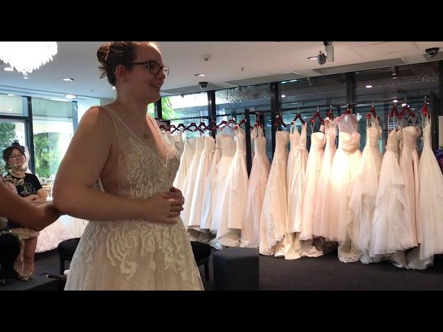 VLOG 4 - Bridal shopping | MY FRIEND IS GETTING MARRIED