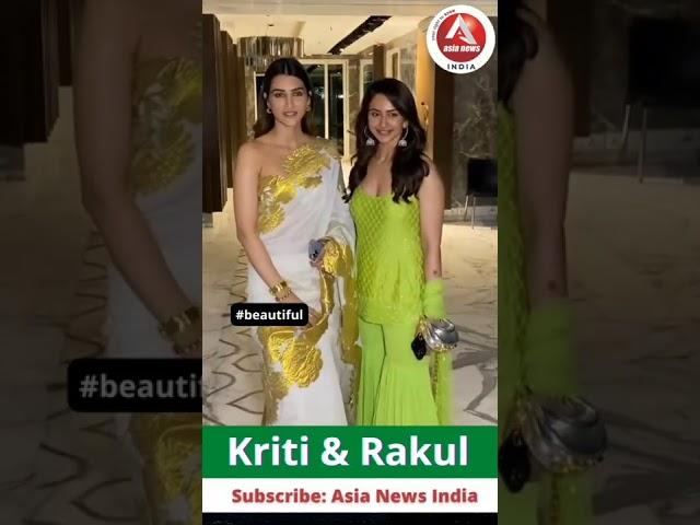 Kriti and Rakul in Ayushman Diwali bash #kritisanon #rakulpreetsingh #diwali #fashion #bollywood