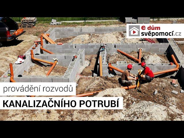 006# Rozvody kanalizačního potrubí v základové desce | e4 dům svépomocí