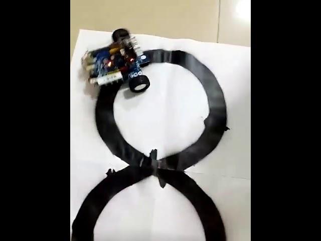 obot + micro:bit Control Tracking Car