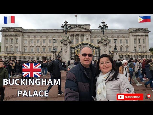 Buckingham palace in London, The changing of the Guards. La relève de la garde à Buckingham Palace.