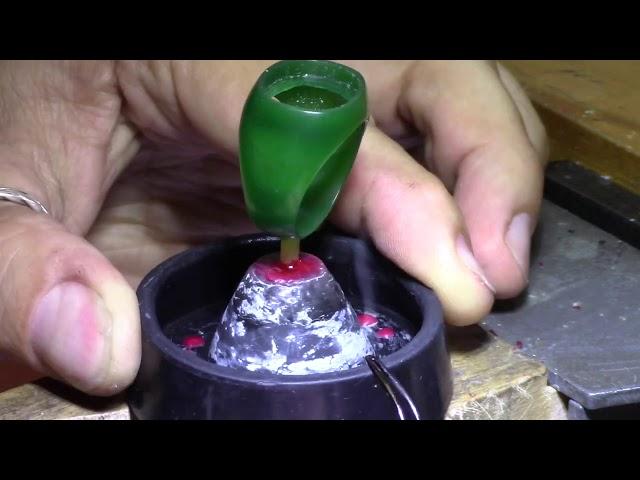 Set a turquoise with the lost wax casting technique