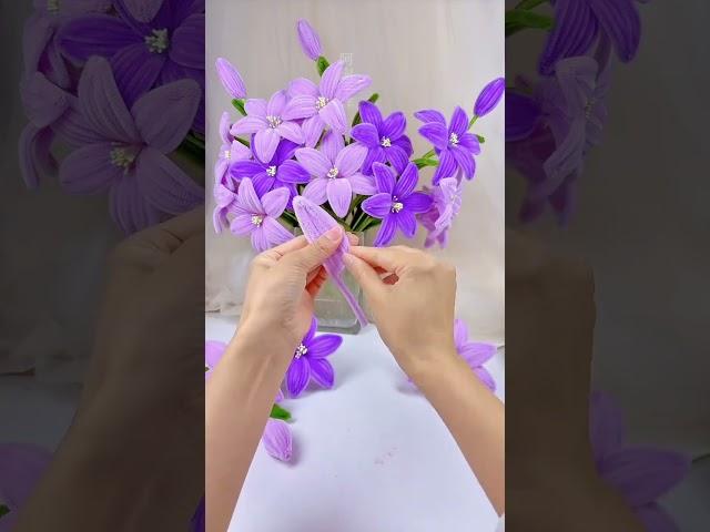 DIY gift pipe cleaner lily flowers #handmade #diy #gift #diyflowers #diycrafts #flowercraft #flower