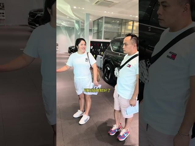 在香港买一台车要多少钱？老公想买车20多年，今天终于答应他去看车～