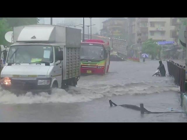 Monsoon rains batter Mumbai, throw normal life out of gear