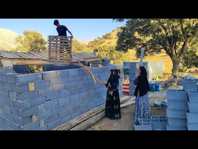 An incredible miracle of covering the roof of a nomadic house by Ramin