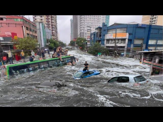 Mass evacuation in the Philippines! The river embankment broke, floods submerged Manila