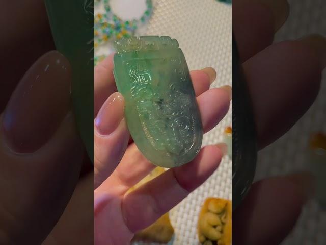 乌鸡绿仿古牌！ #翡翠 #翡翠成品 #古玉收藏
