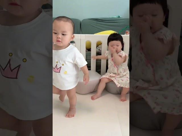 不按套路出牌的哥哥#一起长大一起玩耍 #人类幼崽 #萌娃搞笑日常
