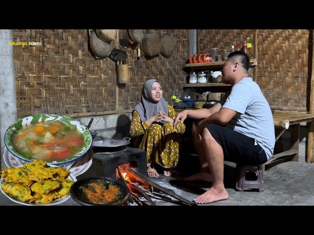 Senangnya masak sahur selalu di temani suami | sayur sop, bakwan,sambel tomat, masakan desa