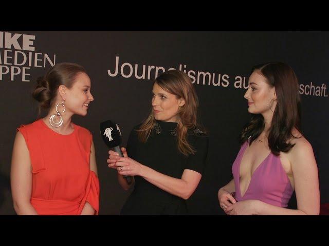 Sonja Gerhardt und Maria Ehrich im Red Carpet Interview bei der goldenen Kamera 2017