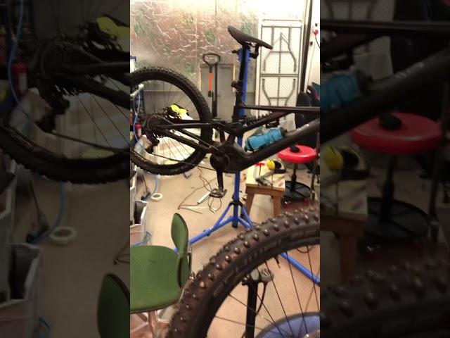 Tubeless MTB leak finding with ultrasonic leak detector