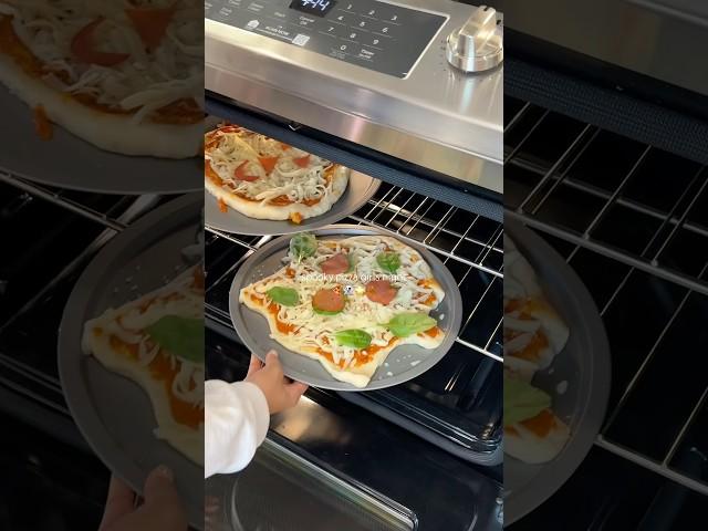 SPOOKY PIZZA GIRLS NIGHT #friendship #halloweenparty #bestfriends #halloween #spookyseason