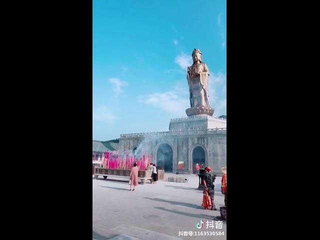 庄严的观世音菩萨像