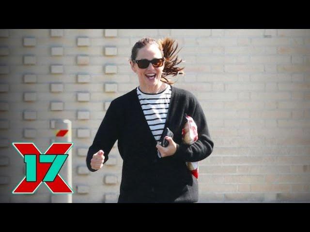 Jennifer Garner Makes A Mad Dash At The Grocery Store