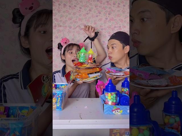 Được cô Năm tặng đồ ăn vặt | Căn tin cô Năm #anvattuoitho #candy #shorts
