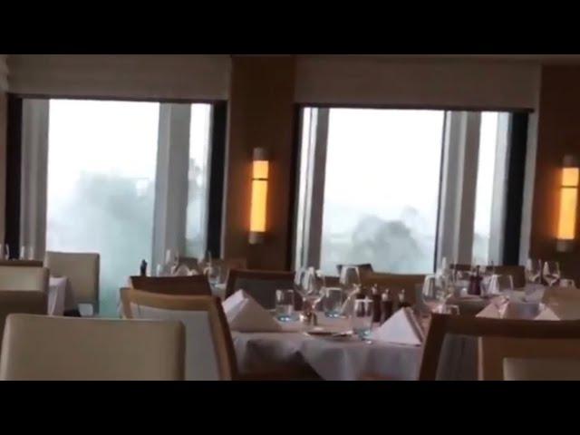 Viking sky video from the restaurant hit by a big wave the 23-03-2019