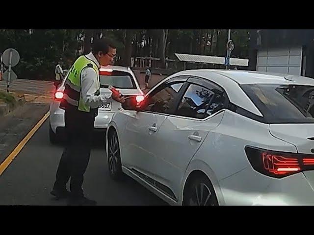 The top security at Han Shen Arena taught a lesson to a rude driver (license plate: BVN-7938)