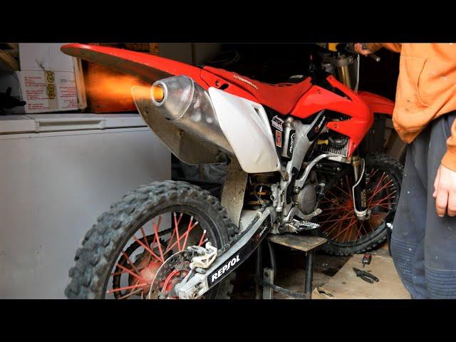 Honda crf 250r shooting Flames/Rev limiter #shorts