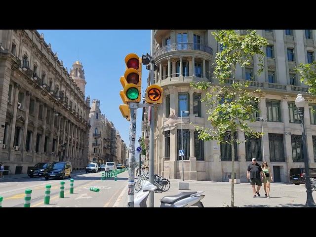 España, Spain, Barcelona. Traffic lights and flashing amber arrow to the right (10)