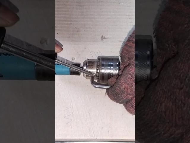 How to remove a drill from a drill without a key