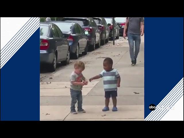 These toddlers' heartwarming reaction to spotting each other on the street will make your day