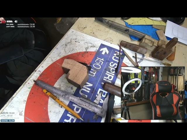 inak som si až teraz uvedomil že keď chce ísť pri zimnom streame pre čaj alebo pivo, tak musí prejsť