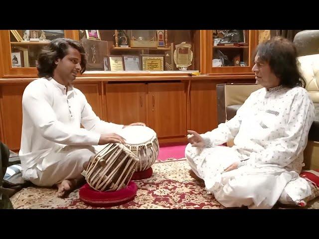 Ustad Tari khan sahib and  shagird Inderyas Daud Taj #ustadtarikhan #tablacover #tablaclasses