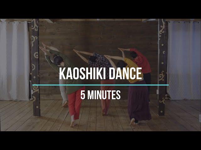 Kaoshiki dance from the back. Slow pace. Dance together for 5 minutes