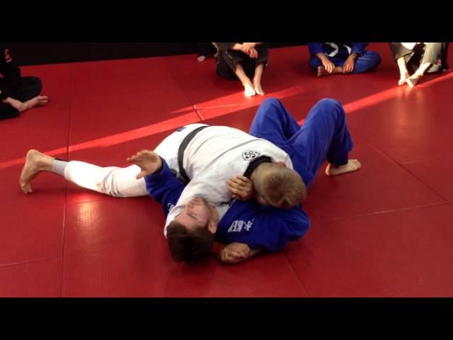 Side control escape against tight top pressure